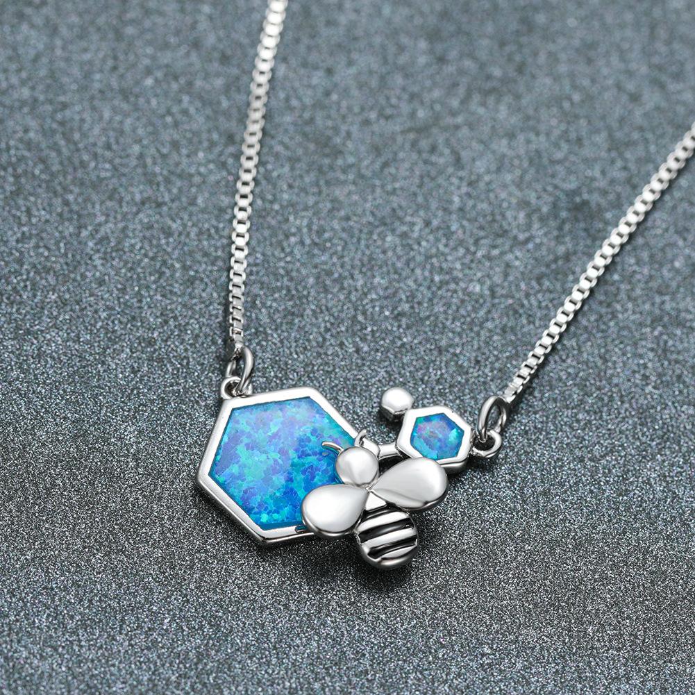 Spring and Summer Korean Geometric Jewelry Gold Bee Necklace Womens Simple Retro Style