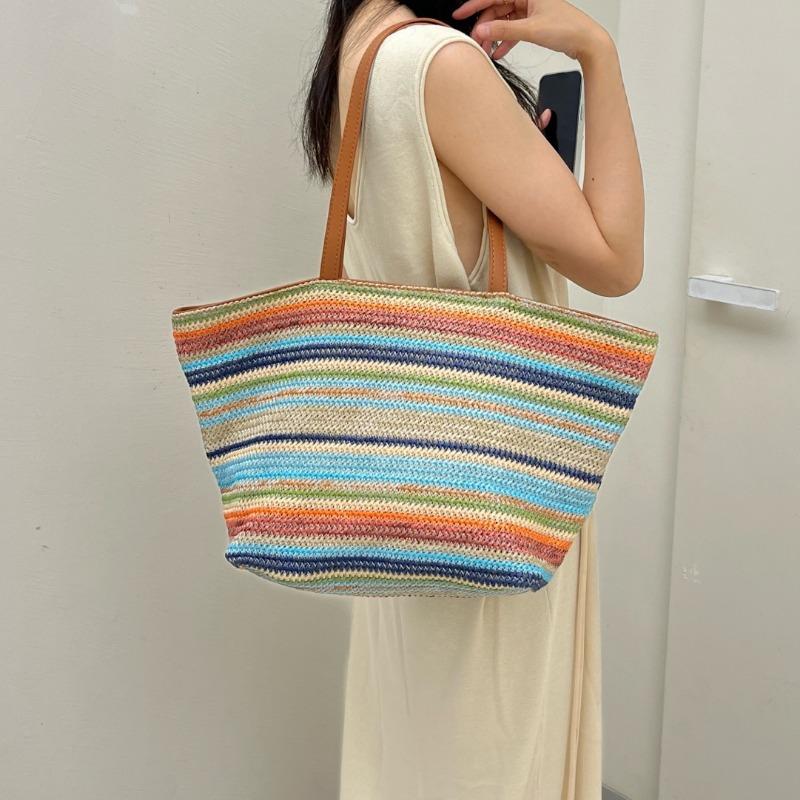 Torba typu tote pod pachę to modna, prosta, pojemna, wysokiej klasy tkana torebka do ręki na ramię.