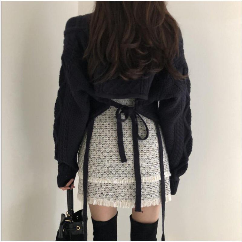 Retro V-Neck Knit Sweater with Back Tie – Stylish Autumn/Winter Women's Fashion