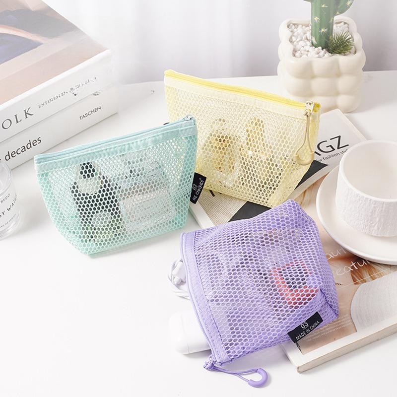 Large-capacity Three-dimensional Triangle Grid Storage Bag Large-capacity Women's Portable Sundries Change Storage Bag Lipstick and Makeup