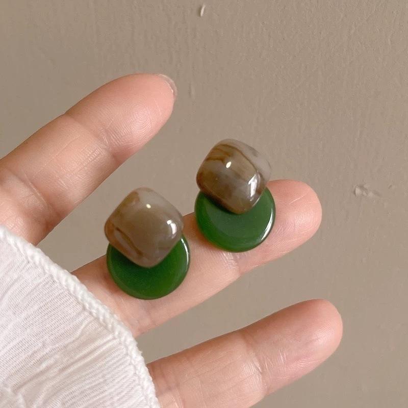 

Korea Simple Color Clashing Green Amber Color Geometric Square Round Resin Stud Earrings for Women Fashion Designer Zircon Gift зелёный