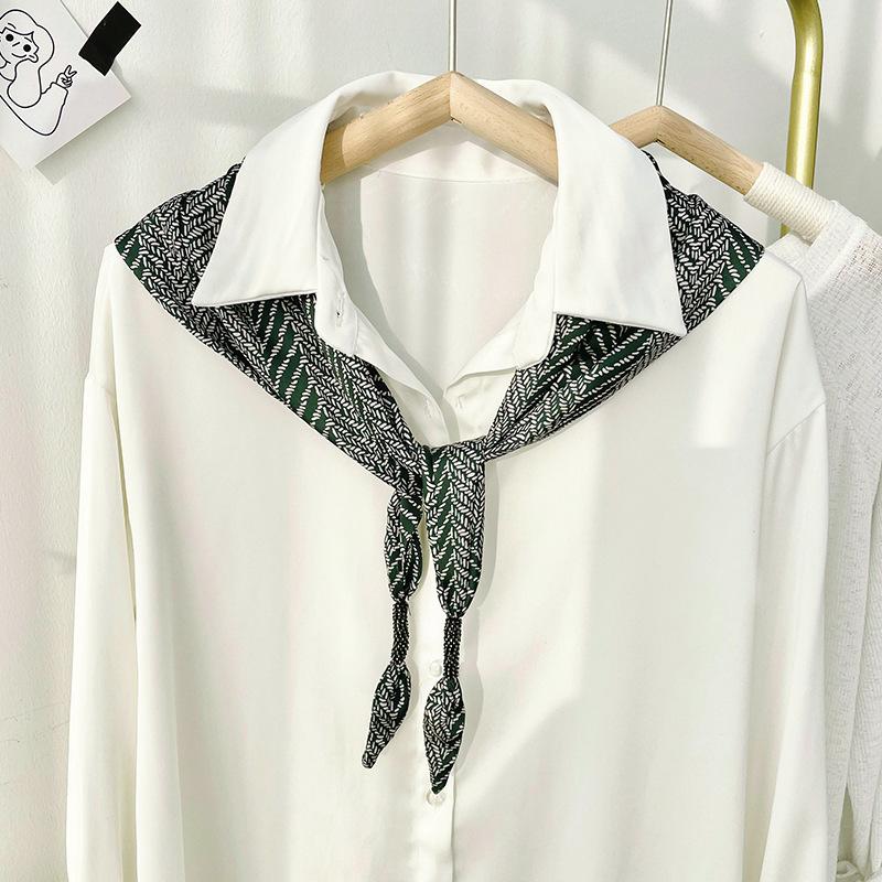 Všestranný šátek ze simulovaného hedvábí Japonský studentský ženský šátek Malá šála Roztomilý trojúhelníkový šátek Tenký