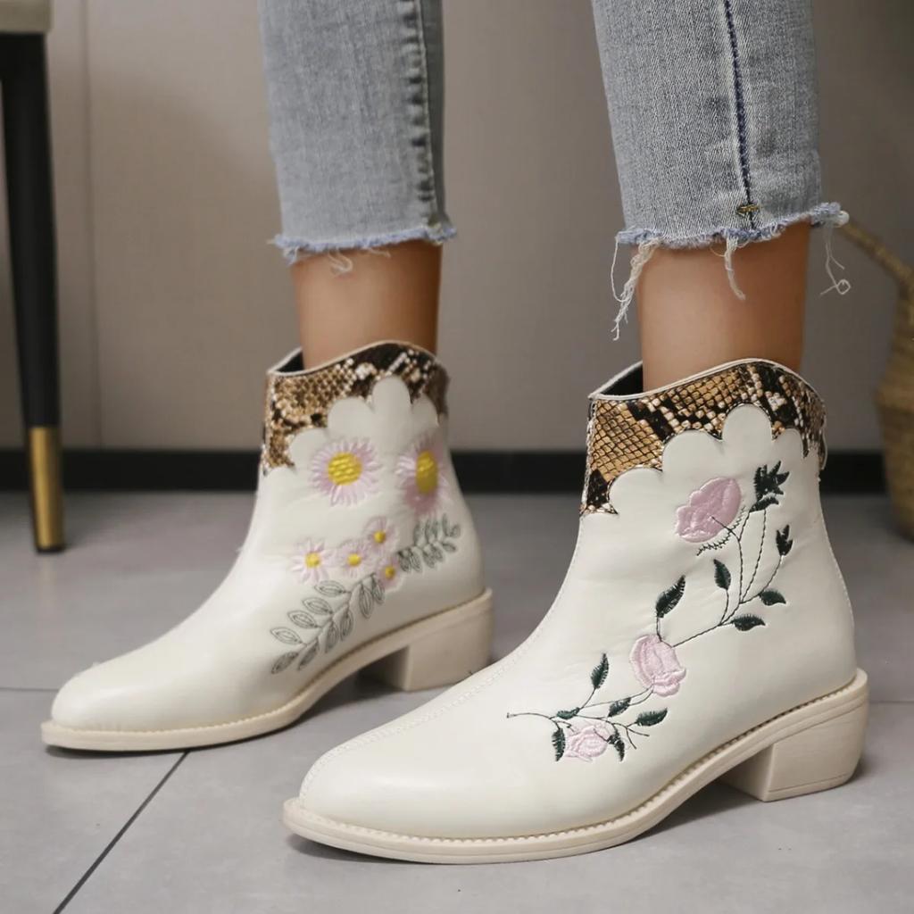 Hot Sales 2024 Høst og Vinter Ny Stor størrelse Kvinner Spissøm Broderi Tykk med Chelsea Short Boots Dame Joggesko