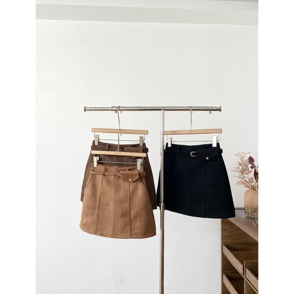 Korean-Style High-Waisted Black Suede A-Line Mini Skirt with Belt - Autumn Collection, Hip-Hugging, Exposure-Resistant.
