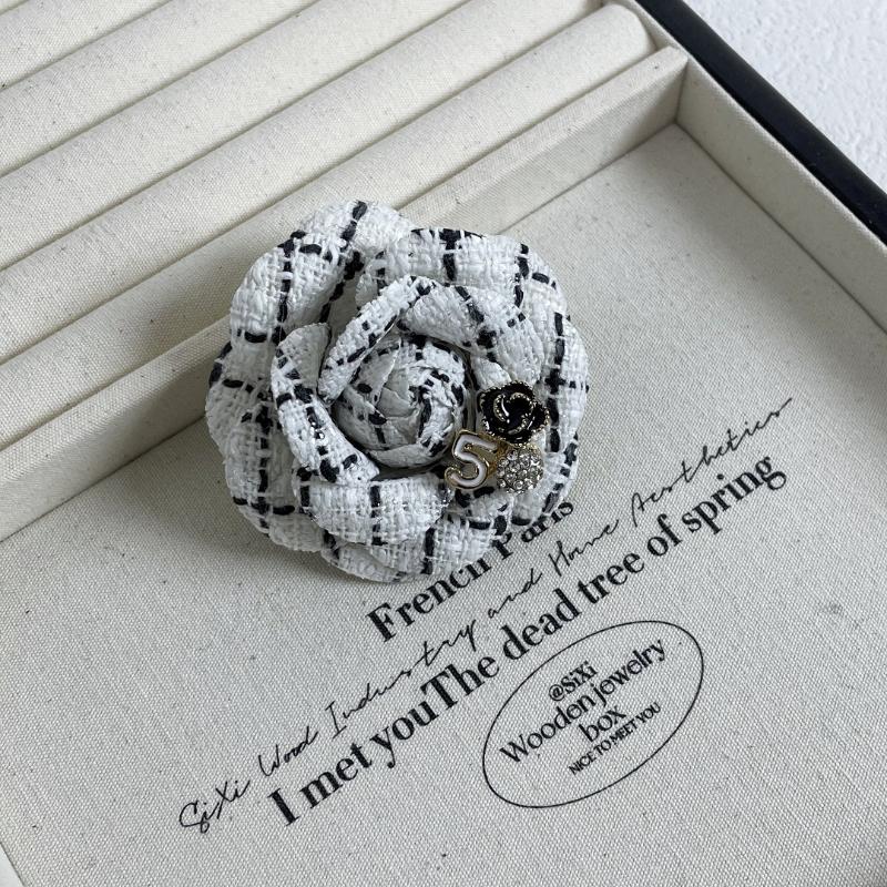 Korean Fabric Camellia Brooches For Women  Handmade Flower Lapel Pins Elegant Clothing Jewelry Accessories Corsage