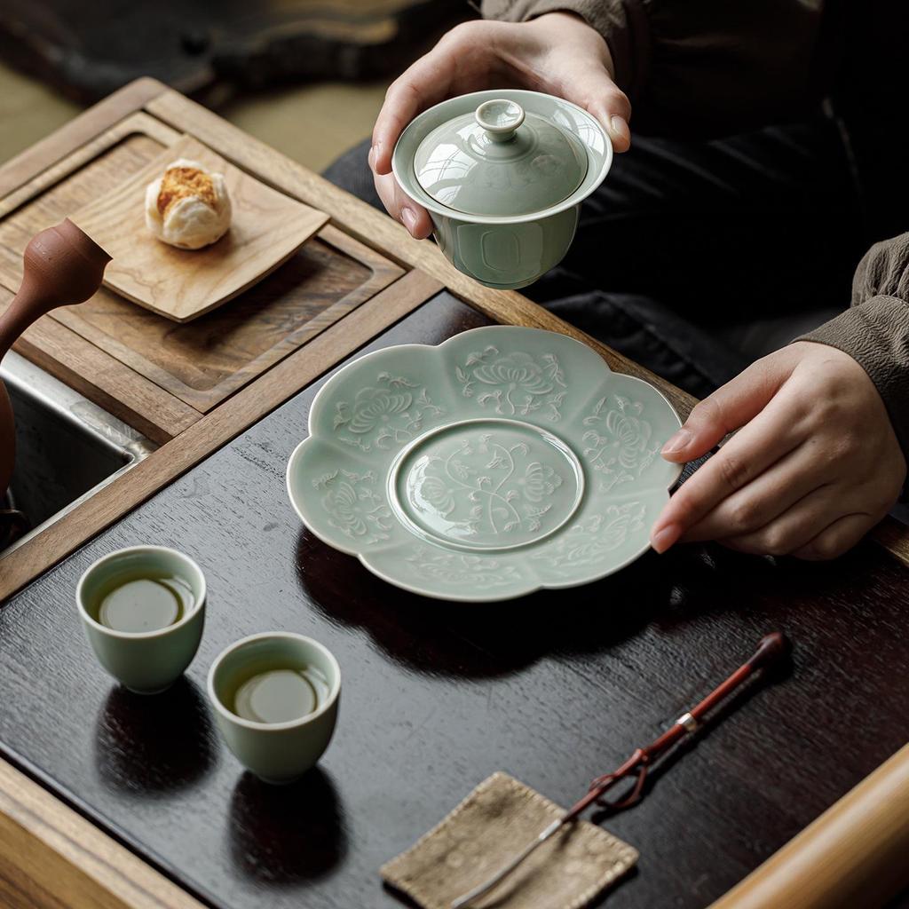 Guanlan Six-Petal Ceramic Teapot Stand & Snack Plate