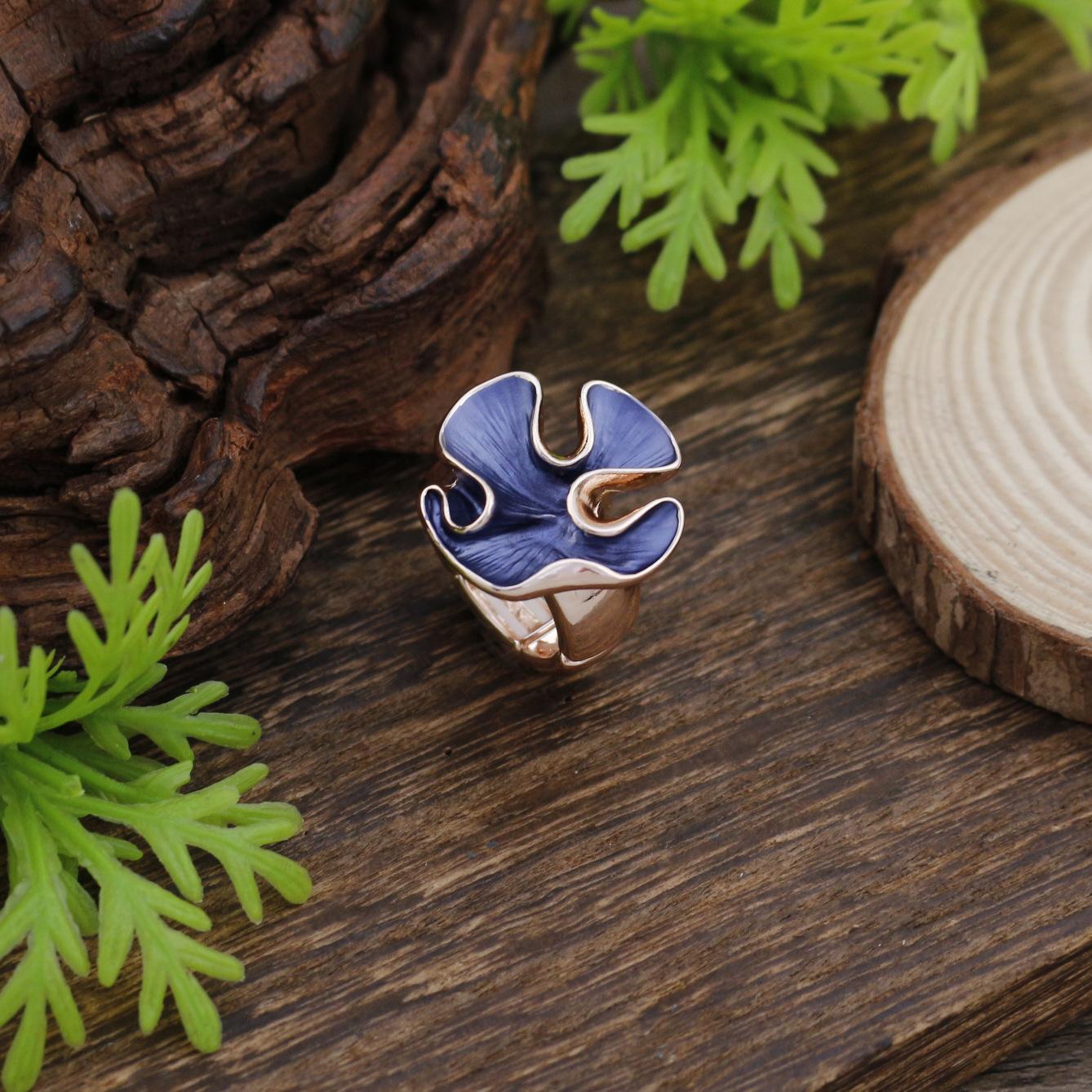 

Новое эластичное кольцо с неровным эмалевым цветком, женское модное простое геометрическое кольцо-лепесток