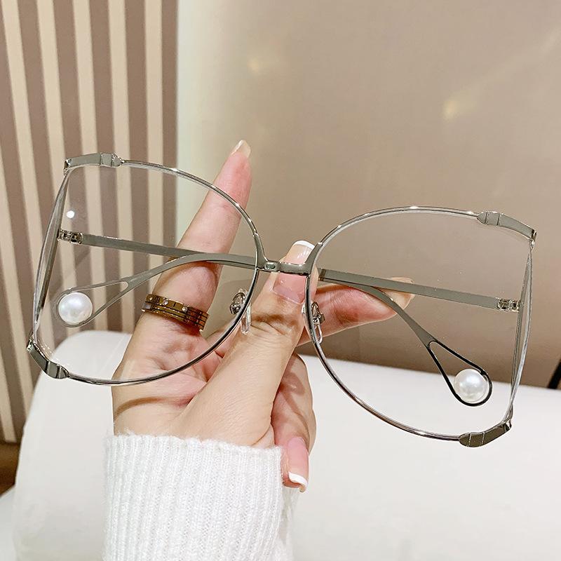 New Large Frame Pearl Sunglasses For Women Fashion And Colorful Metal Hollow Legs Eyeglasses UV Protection Shades UV400 Eyewear