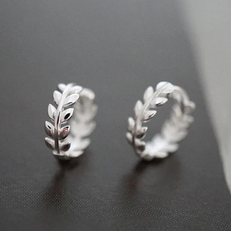 

1 Pair of Stylish Leaf Earrings, Suitable for Daily Wear, Simple Accessories, Small and Fresh Country Style Earrings серебряный