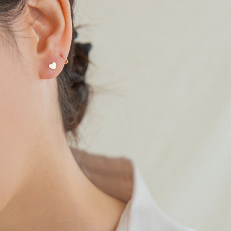 LUNNE 14k Flat Heart Piercing Earrings (14k Gold) S16