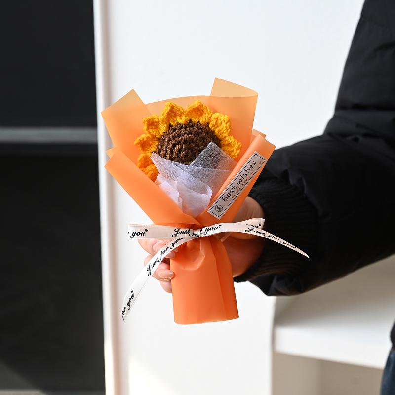 Mini Handmade Heart Bouquet Romantic Gift Yarn Flower Bouquet Crochet  Valentine's Day Mother's Day Desktop Decoration