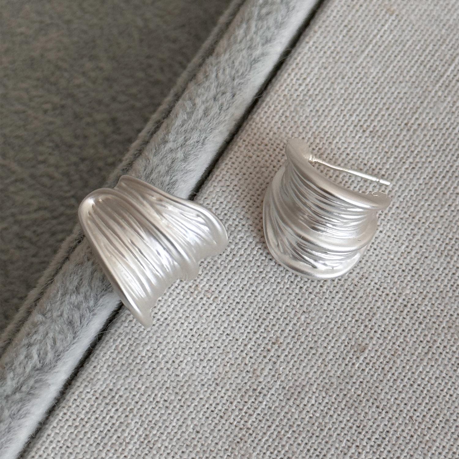 Minimalist Brushed Silver C-Shaped Earrings - Fashionable, Unique, Versatile, and High-End Style.
