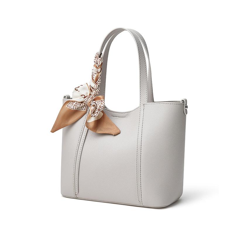 

Leather Women s Bags New Fashion High-end Tote Bags Handbags Commuter Women s Bags Women s Shoulder Messenger Bags Top length 30 * bottom length 23 * 10 * 20
