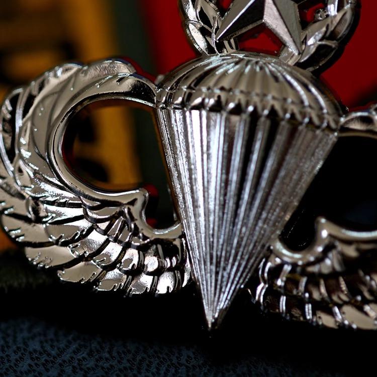Parašutistický odznak Odznak parašutisty Vojenský fanoušek Kovový odznak Odznak na klobouk Náramenník Kvalifikační odznak pro parašutisty USARMY Zvýraznění