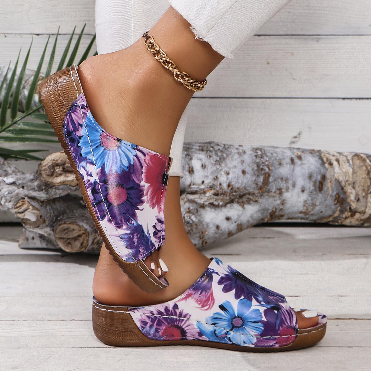 Модные новые женские босоножки на танкетке с открытым носком — фото 6