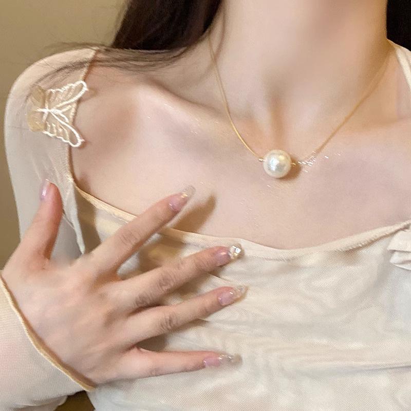 Women's 2023 Light Luxury Pearl Pendant Necklace and Niche Design Choker Earrings Set