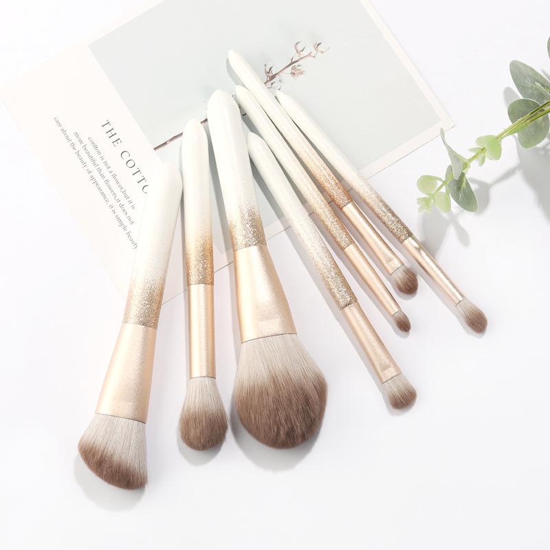 New fashionable 7-pack makeup brush set, super soft and skin-friendly makeup tool makeup brush set