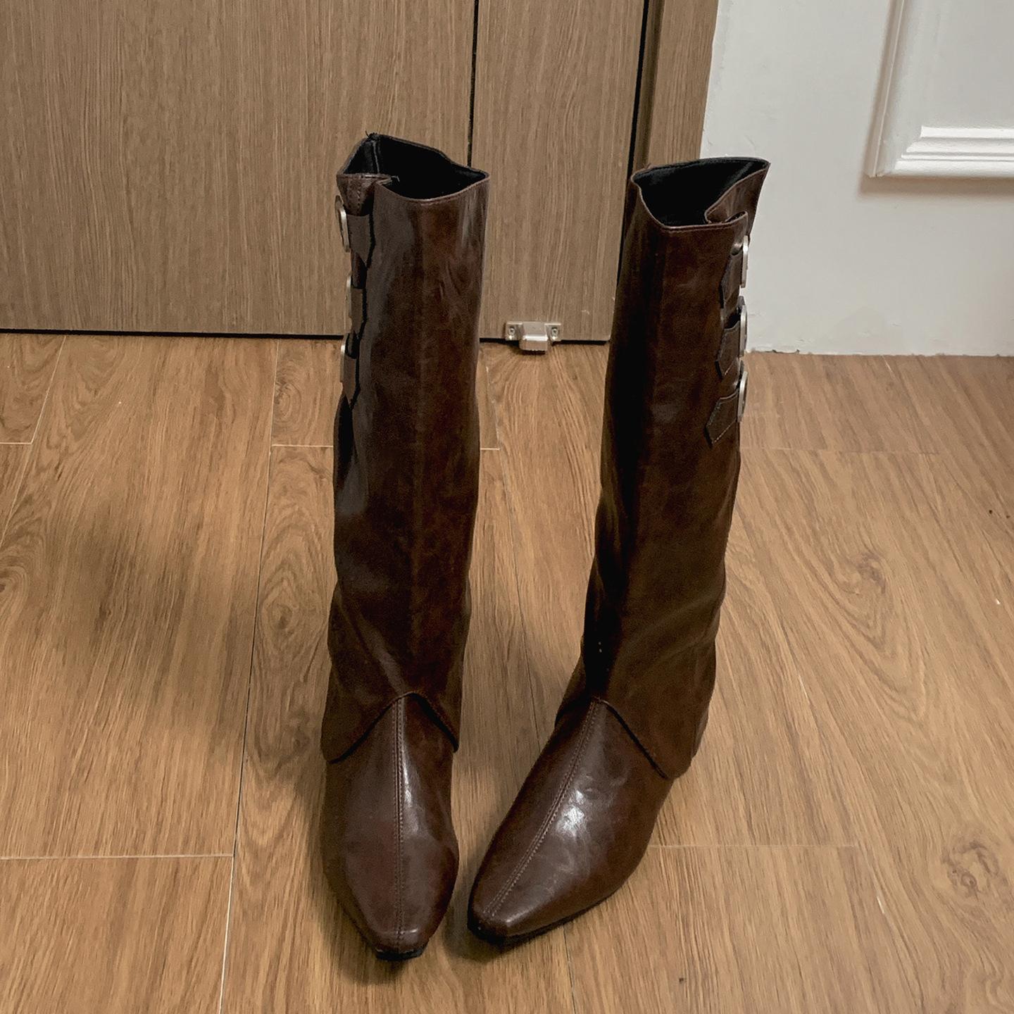 

Black retro platform boots women s boots 2025 new autumn with skirt slim Maillard style knight boots 39 темно-коричневого