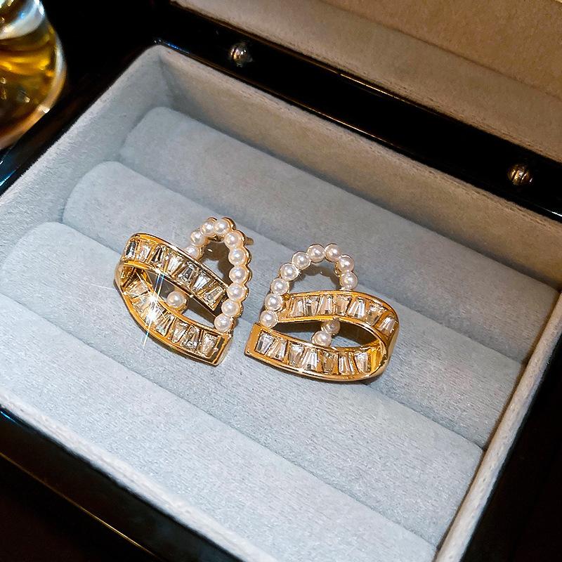 Zircon Irregular Round Pearl Earrings Light Luxury Premium Stud Earrings French Exquisite Versatile Earrings