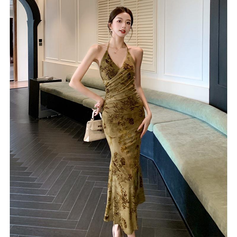 

Ретро китайское платье с V-образным вырезом и бретелью-петлей: Весна/Лето 2025, Без рукавов, Плиссированная талия, Облегающий бедра L