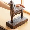 Pferdestatuetten Modern Kreativ Holzornamente Wohnzimmer Kunstdekoration Zubehör Valentinstag Lustige Skulpturen Geschenk