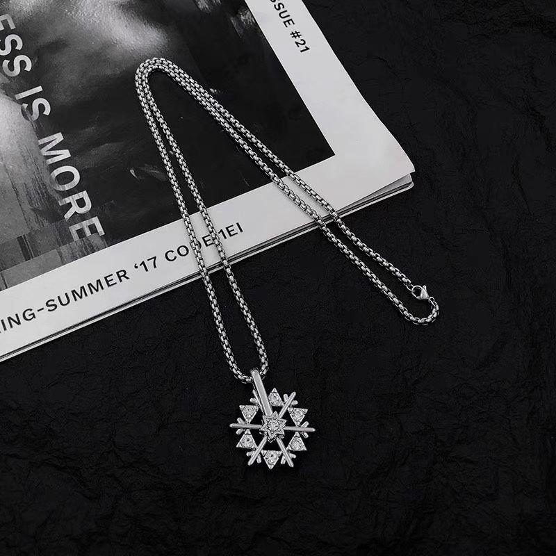 Rotating Snowflake Necklace Pendant for Men and Women, Fashionable and Simple Necklace Accessory