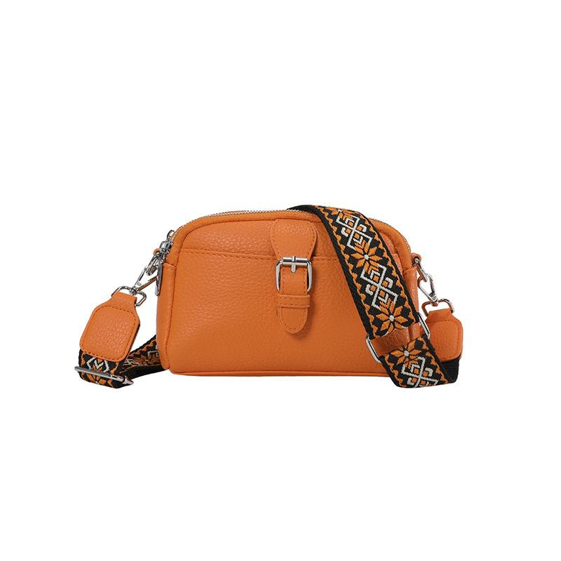 Módní jaro 2025 Všestranná malá taška pro dojíždění Dámská jednobarevná Prémiová texturovaná dámská taška přes rameno Sedlová taška na jedno rameno