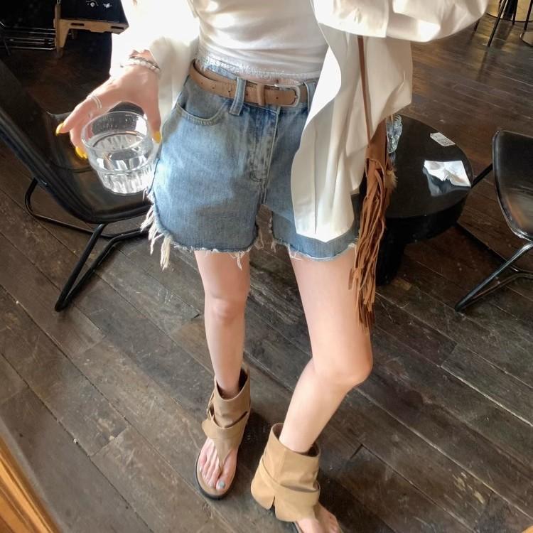 Grape Mom has the same fashionable hot girl with round toe clip buckle mid-leg sandals, retro and versatile, slimming open-toe trouser boots