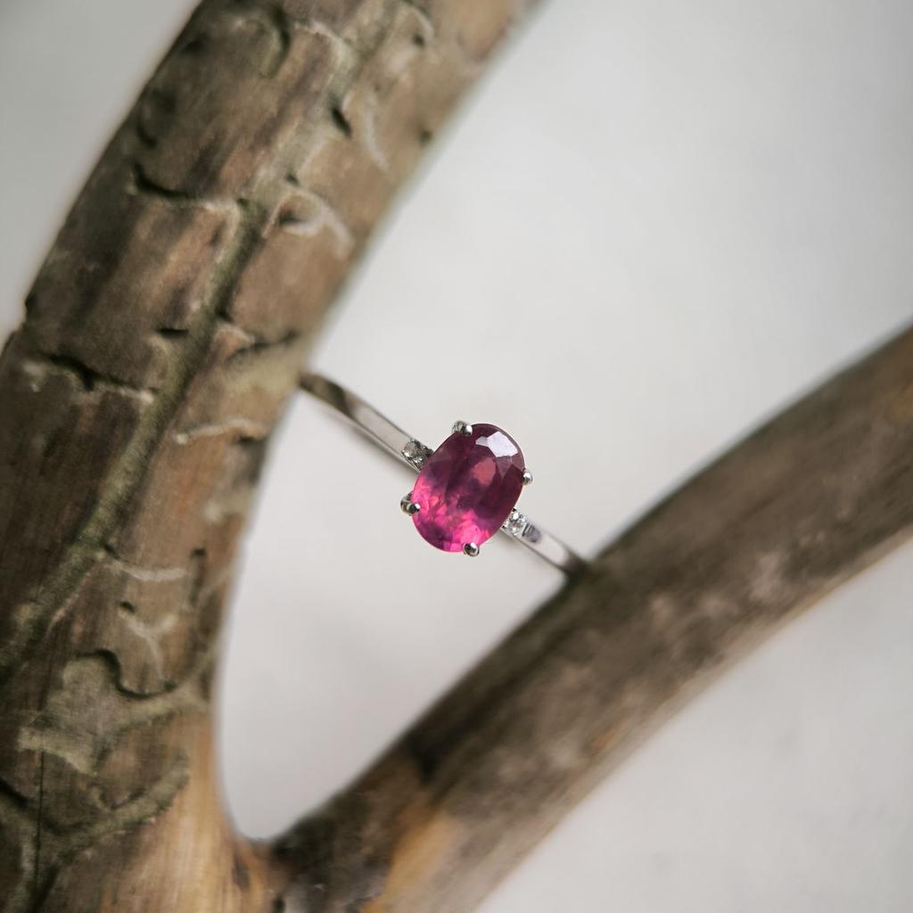 Серебряное кольцо с натуральным рубином 1.113ct, вес изделия 1,67 гр (2187929)