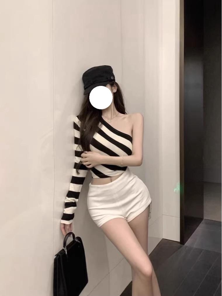 Korean-Style Black & White Striped Asymmetrical One-Shoulder Top - Women's Spring/Autumn Base Layer, Cropped to Show Collarbone, Ins Style