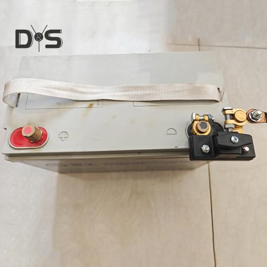 Battery Disconnect Switch for Car Truck Boat Battery Power-off Isolator Cut Off Switch 12V 24V Universal Terminal Anti-Leakage Protection Heavy Duty