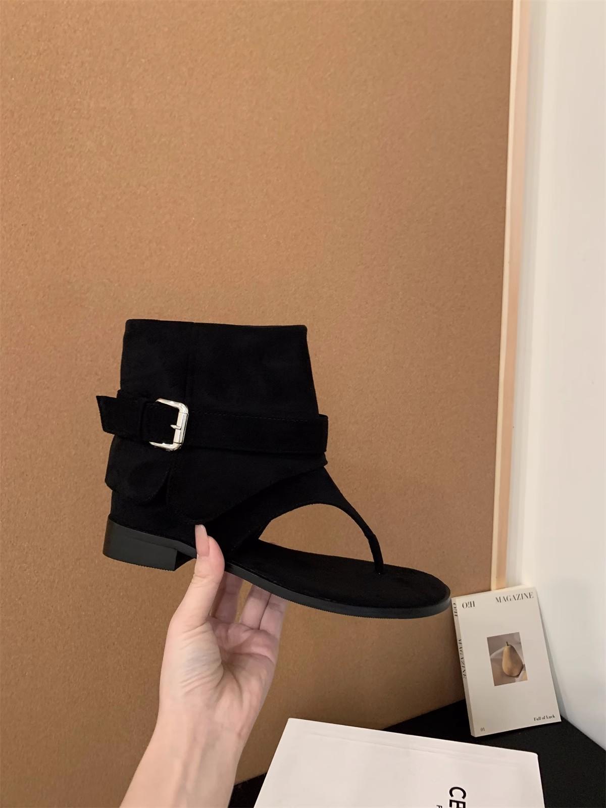 

Модные женские сандалии-ботинки на плоской подошве, модные женские ботинки с зажимом для пальцев, летние удобные замшевые роскошного дизайна, женская обувь, тренд 2025, платье 40 чёрный