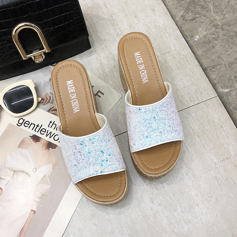 Pantofle na silné platformě s vysokým podpatkem s otevřenou špičkou se třpytkami, tovární přímý prodej, léto 2025, nové klínkové sandály s jedním páskem pro ženy