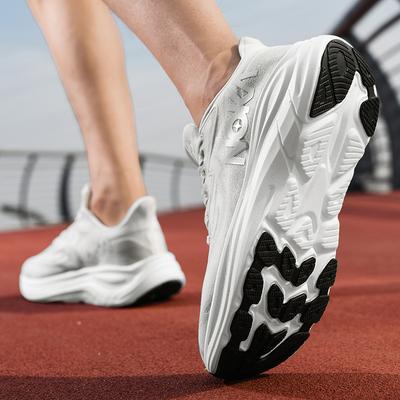 Neue modische Herren-Plateau-Laufschuhe atmungsaktive Mesh-Sneaker Marathon Outdoor-Laufen Herrenschuhe