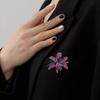 Broche de Lirio Blanco Púrpura Joyería de Flores de Pedrería Alfiler de Tela de Alta Calidad Regalos de Moda