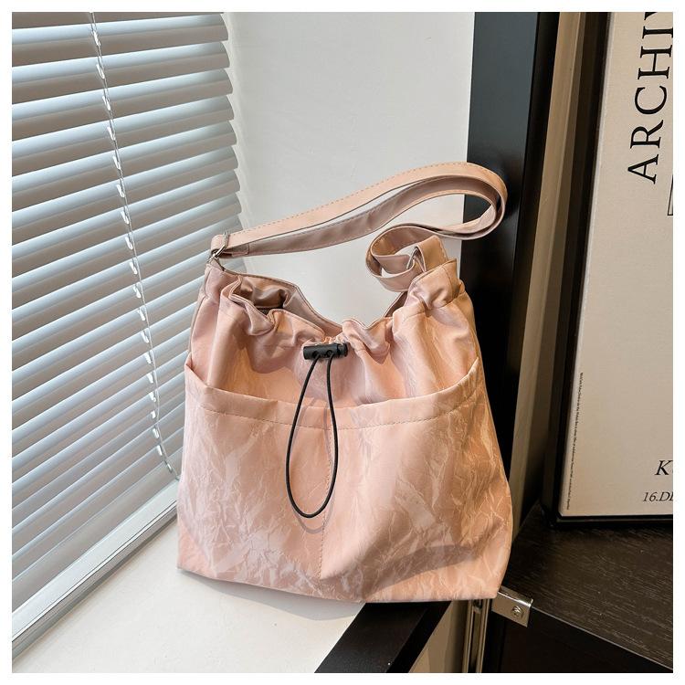 2025 New Temperament Fashion Design Single Shoulder Crossbody Foreign Style Solid Color Retro Fresh Underarm Texture Tote Bag