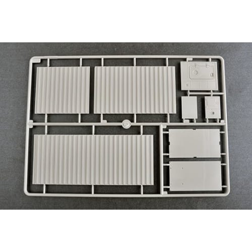 Trumpeter 1/35 Scale Club-K 3M54 Anti-Ship Missile / 40-Foot Container Mounted Plastic Model 01077