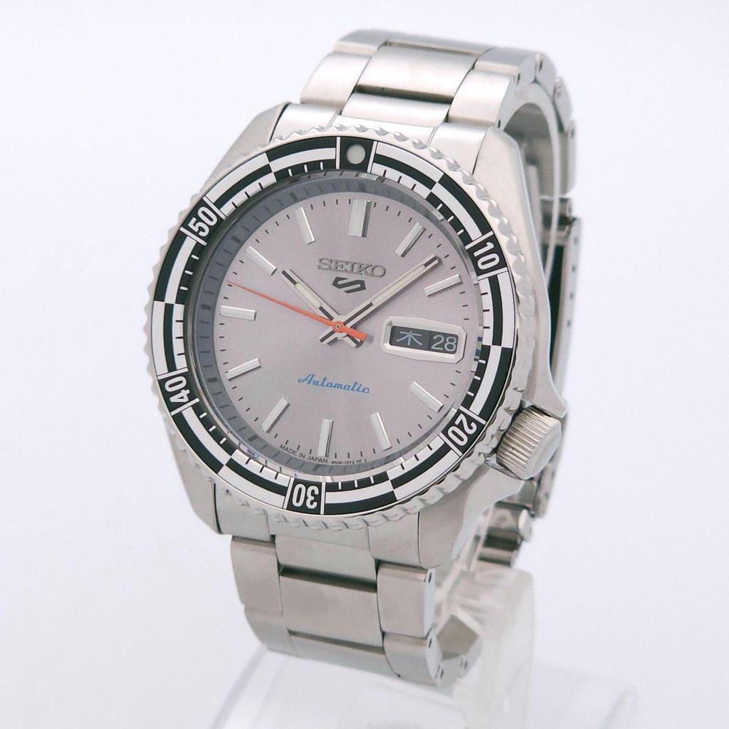 Used Good condition SEIKO Seiko Five Sports 4R36-15E0 Automatic working condition Gray Grand Prix bezel Box. Links included