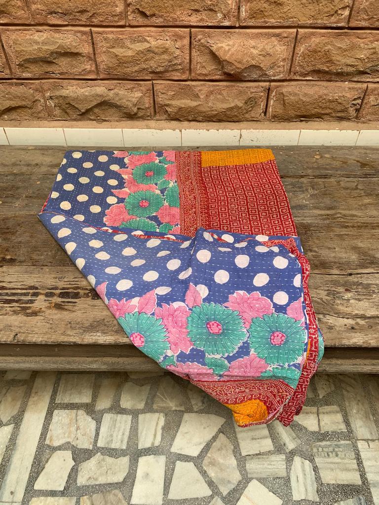 Vintage Kantha Quilt: Handgefertigte Wendbare Baumwoll-Überwurfdecke
