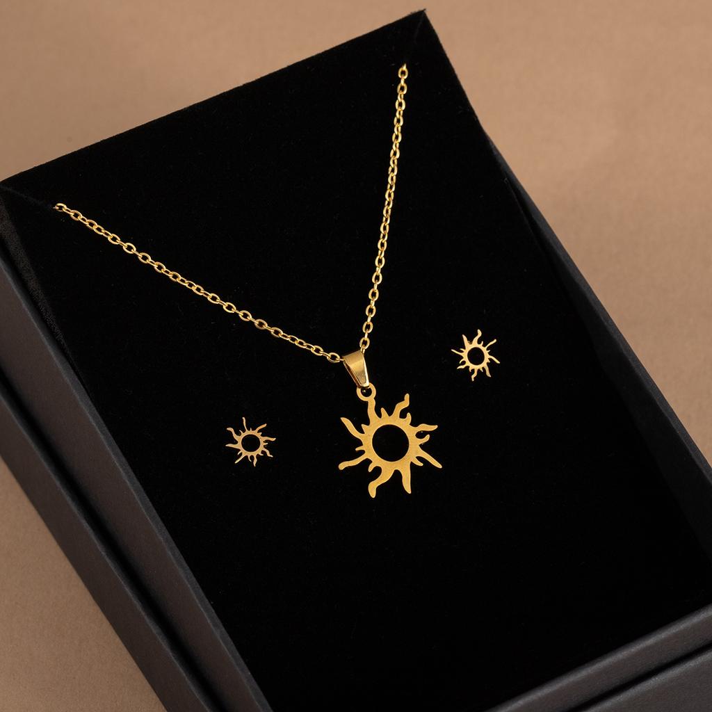 Edelstahl Hohl Liebe Halskette Set Weiblich Nische Designgefühl Gold Anhänger Schlüsselbeinkette