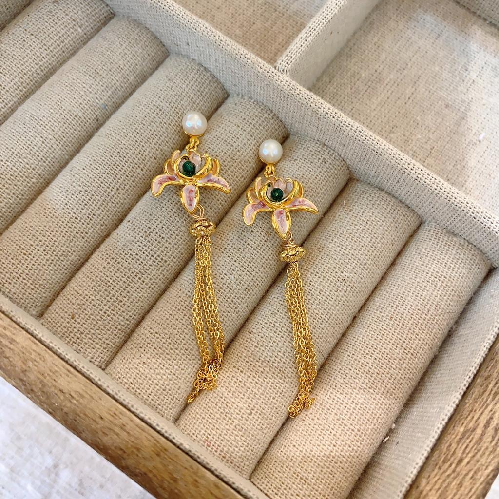 Medieval Baroque Pearl Earrings French Oil Painting Frame Flower Stud Earrings Court Style Light Luxury Retro Literary Earrings