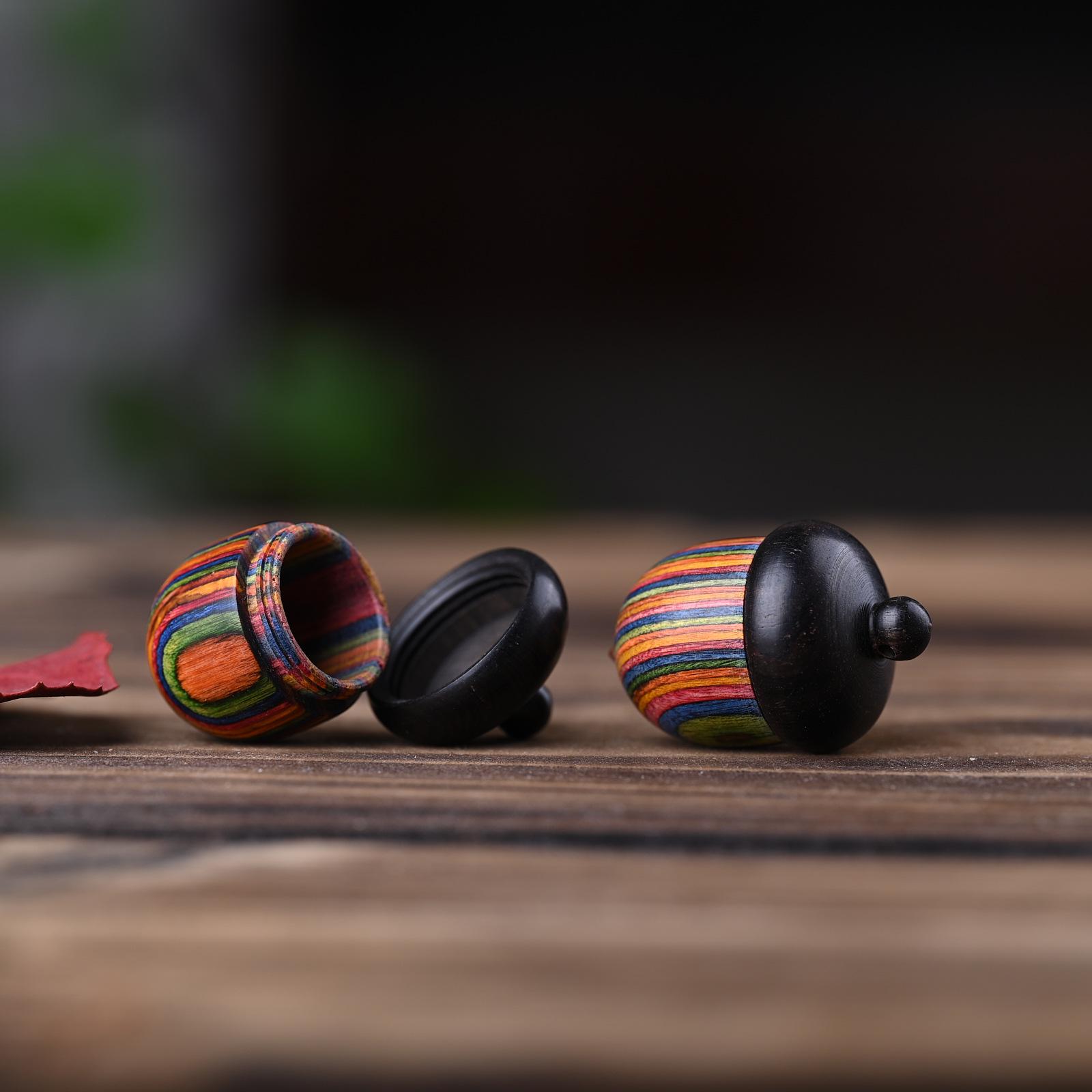 

Брелок-подвеска из красного сандала в виде желудя и сосновой шишки с откручивающейся бутылочкой для пожеланий Smooth Acorn 3.1x2.2x2.2cm