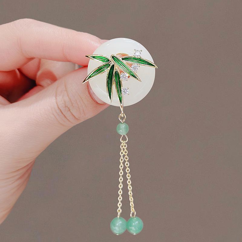 Elegant Alloy Brooch: Premium Niche Women's Versatile Corsage for Coats and Suits