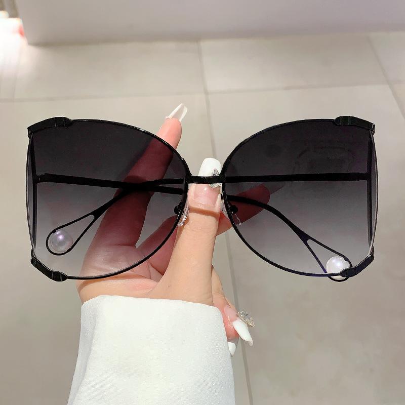 New Oversized Metal Sunglasses Women Luxury Designer Pink Vintage Big Frame Pearl Shades Elegant Sun Glasses