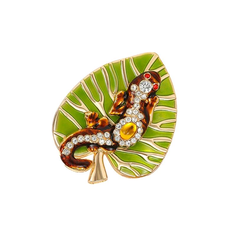Elegant Crystal Lizard Brooch: Versatile Rhinestone Gecko Pin for Women's Fashion