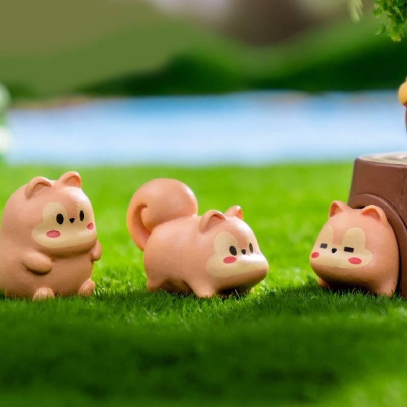 Adorable Forest Squirrel Resin Figurine For Creative Miniature Garden Decor