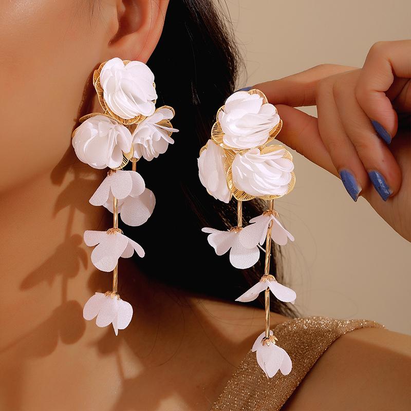 New Fashion Pink Mesh Flower Long Tassel Pendant Earrings for Women Elegant Metal Petals Romantic Earring Beach Vacation Zircon
