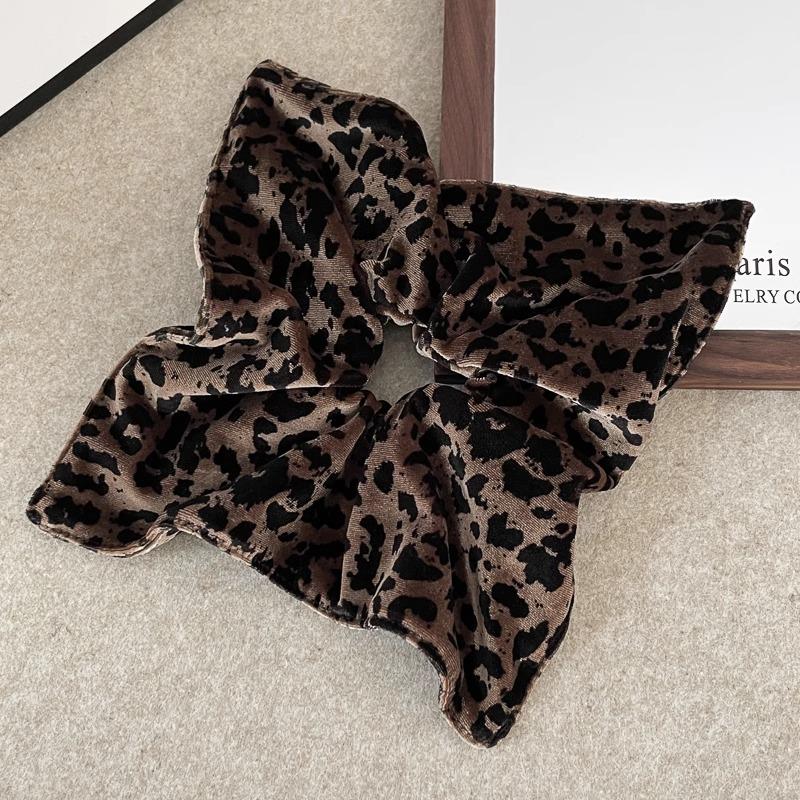 Flokowana zimowa opaska do włosów w panterkę - Wszechstronna, szykowna i ciepła dla pań