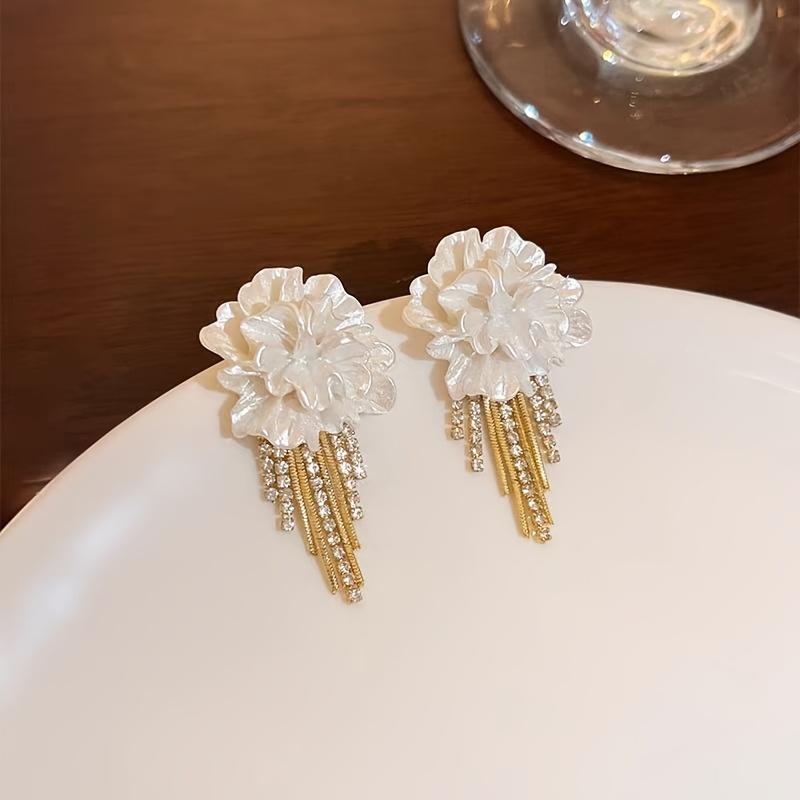 pair of white camellia earrings, elegant and sophisticated with sparkling rhinestones and tassels, high-end niche exquisite floral stud earrings white flowers