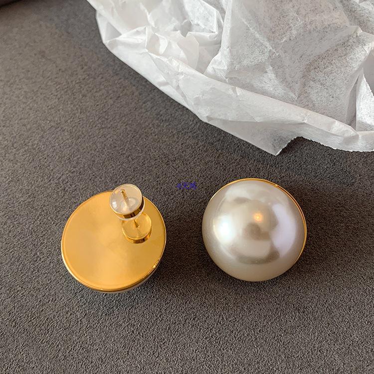 Hepburn Style Pearl Stud Earrings - European & American Design, Elegant, Light Luxury